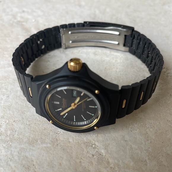 Armitron lady battery water resistant 330ft - Picture 3 of 5